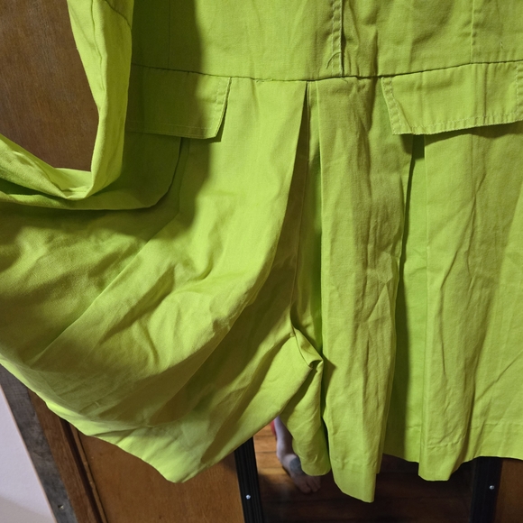 Sleeveless Lime Green Button-Up Top - Picture 3 of 8